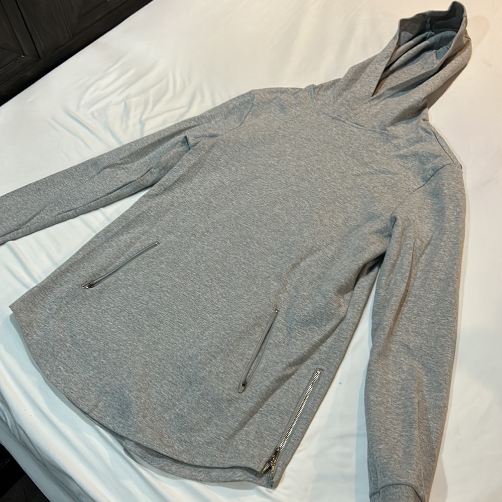 4 sweaters in bundle